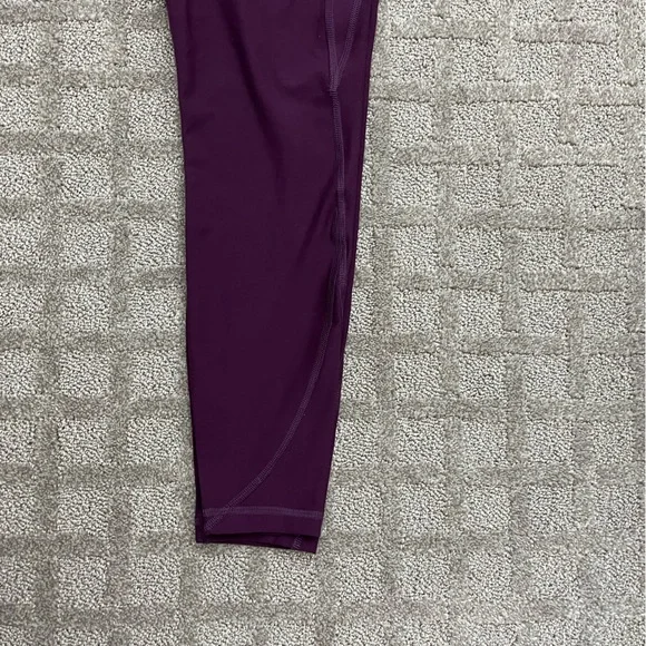 Old Navy Deep Purple active leggings - Picture 6 of 7